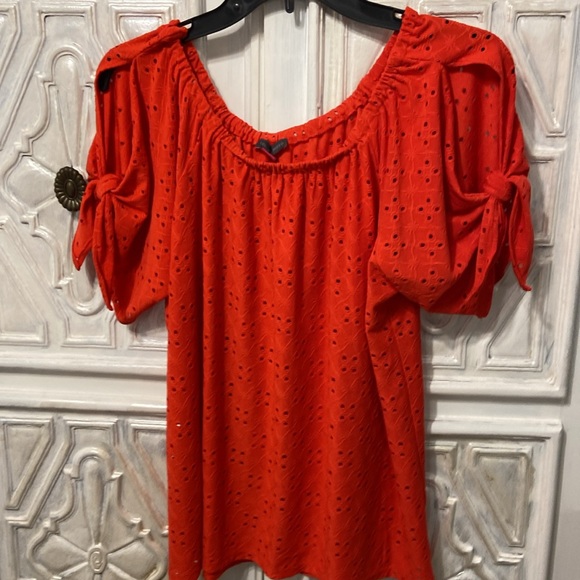 Flash sale ❤️ Peep shoulder red top - Picture 2 of 8